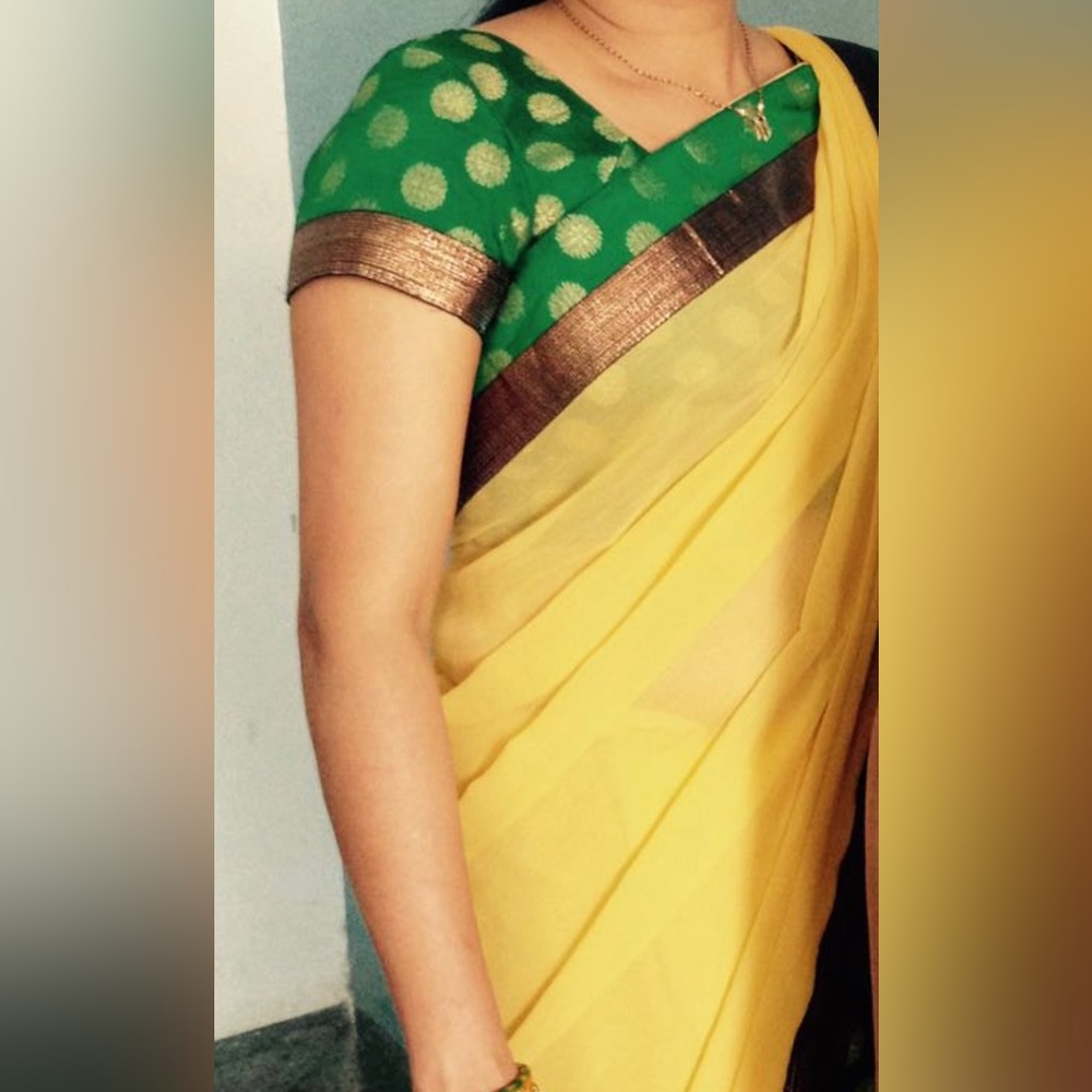 Yellow Green Saree Blouse set. Two pieces. Indian outfit size M